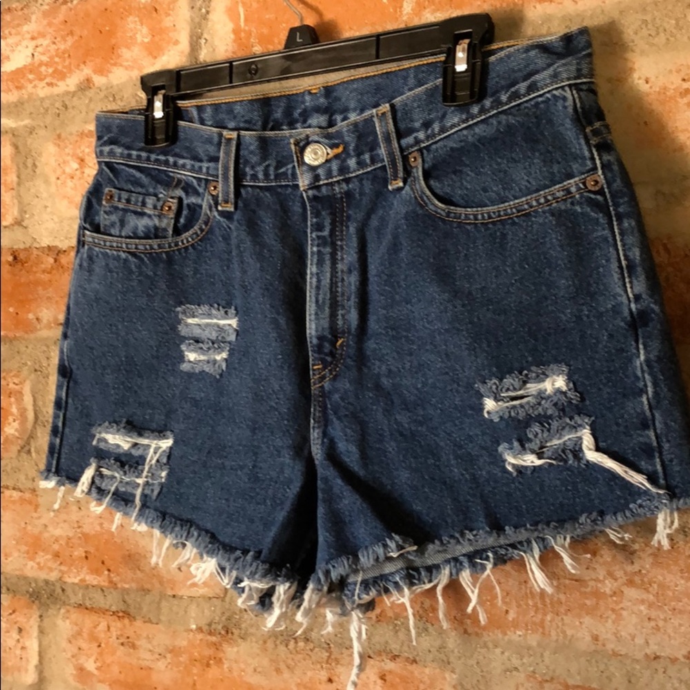 Levi Distressed cutoff shorts
